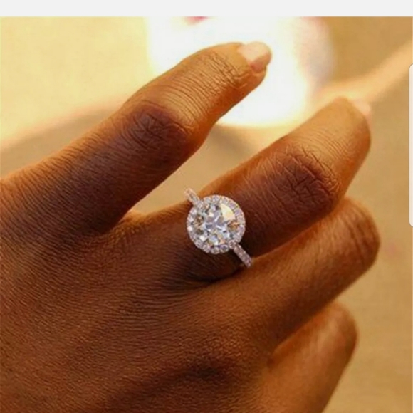 New 18k white gold Plated simulated diamond ring - Picture 2 of 4